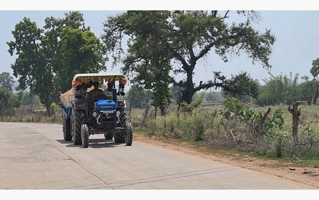 SINGRAULI - कोतवाली और सरई क्षेत्र में हो रही रेत और मिटटी की चोरी, रातभर ट्रैक्टरों की धमाचौकड़ी