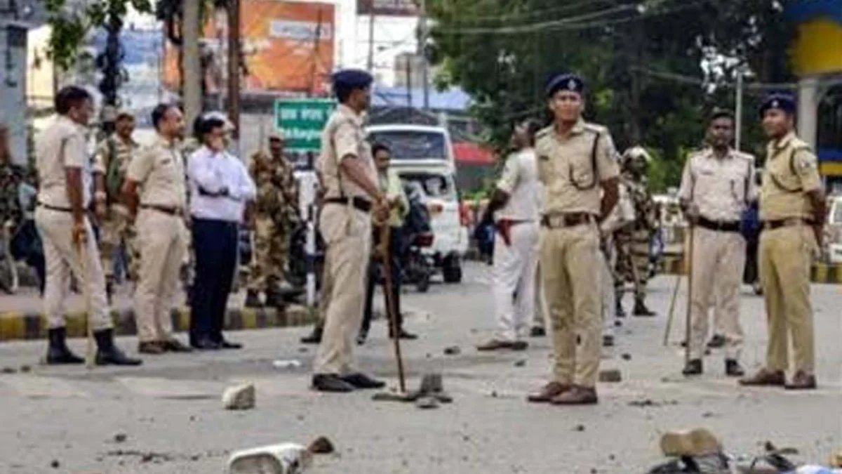 नीट पेपर लीक के खिलाफ विरोध प्रदर्शन के बीच शिक्षा मंत्रालय के दो बड़े अधिकारी बदले गए
