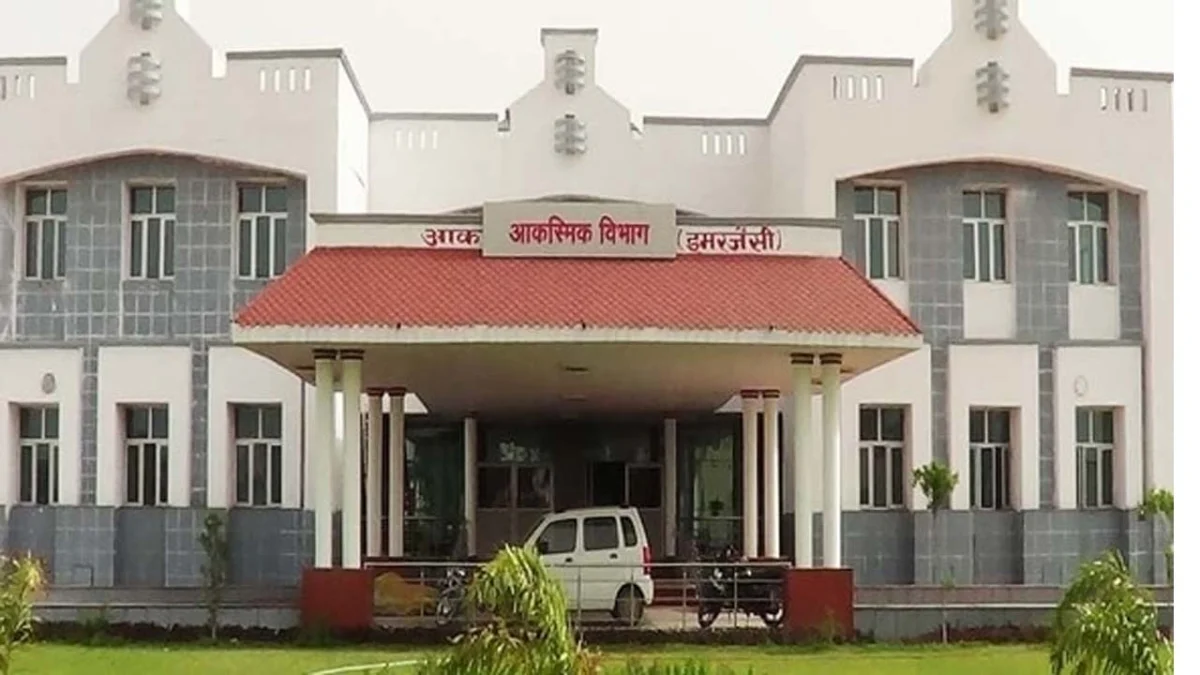 एमबीबीएस के जूनियर छात्रों को बनाया मुर्गा, मचा हड़कंप 