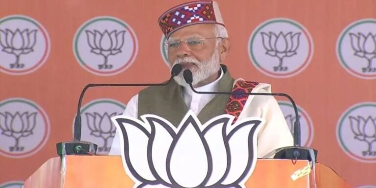 PM Modi वोट मांगने पहुंचे मंडी, देखें विडियो