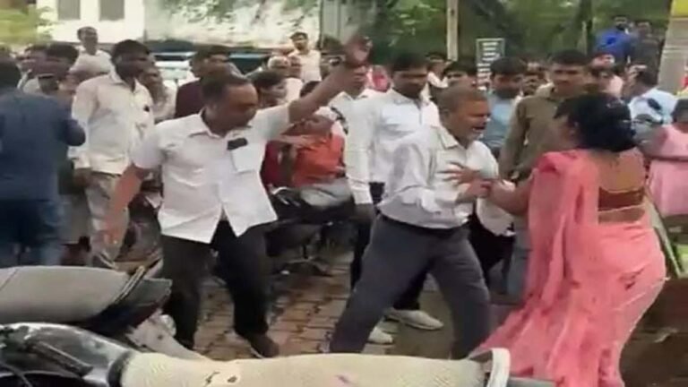 MP NEWS : कोर्ट में महिला की जमकर पिटाई, वायरल वीडियो पर पुलिस ने की बड़ी कार्रवाई