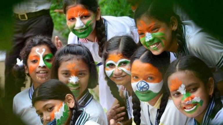 Face Art : स्वतंत्रता दिवस के शुभ अवसर पर अपने चेहरे में बनवाएं ये फेस आर्ट और दिखाएं देश के प्रति अपना प्यार, देखें तस्वीरें