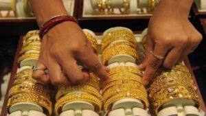 Gold price today : सोने की कीमत में आई भारी गिरावट चांदी 82780 रूपये हुआ सस्ता ,जानें अपने शहर का ताजा रेट