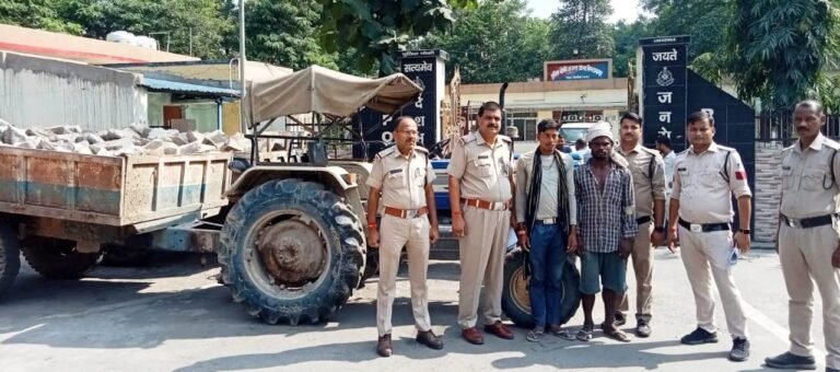 SINGRAULI NEWS - बोल्डर का अवैध परिवहन करते दो ट्रैक्टर जप्त