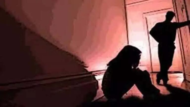 SCHOOL NEWS - प्रिंसिपल ने छात्रा को दिखाया अश्लील वीडियो, शिकायत पर मामला दर्ज