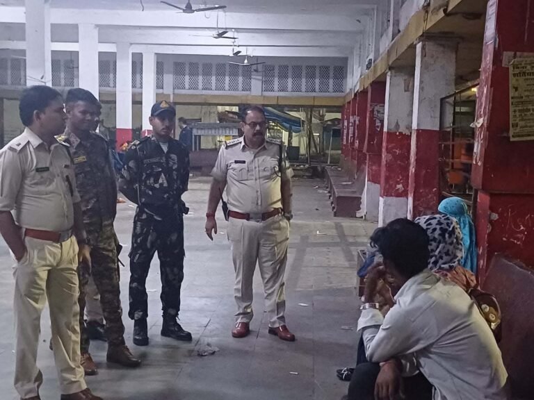 SINGRAULI में आधी रात को पुलिस गस्त, 246 आरोपियों पर कार्रवाई