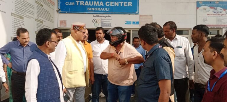 SINGRAULI : ओपीडी में जो चिकित्सक नही बैठते ऐसे चिकित्सक छुट्टी ले लेें: सांसद