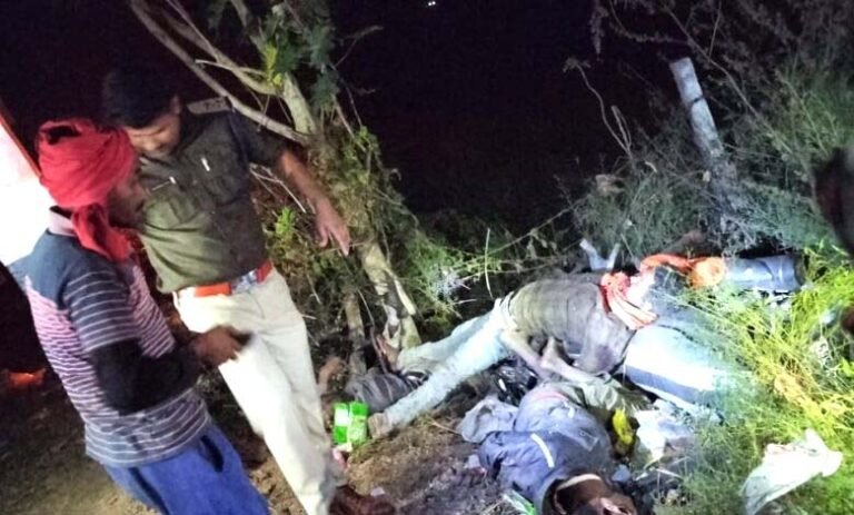 singrauli: बाइक सवार तीन लोगों की बिजली के पोल से हुई जबरजस्त भिड़ंत,तीनों की मौके पर ही मौत