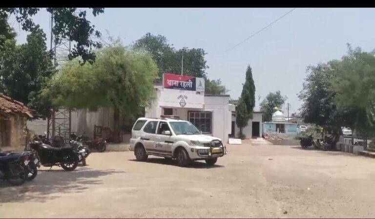 कलयुगी शिक्षक ने किया छात्रा से छेड़छाड़