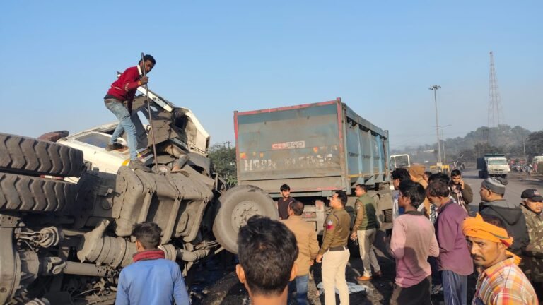 SINGRAULI - तेज रफ़्तार ट्रक पलटा, मोरवा इलाके की घटना