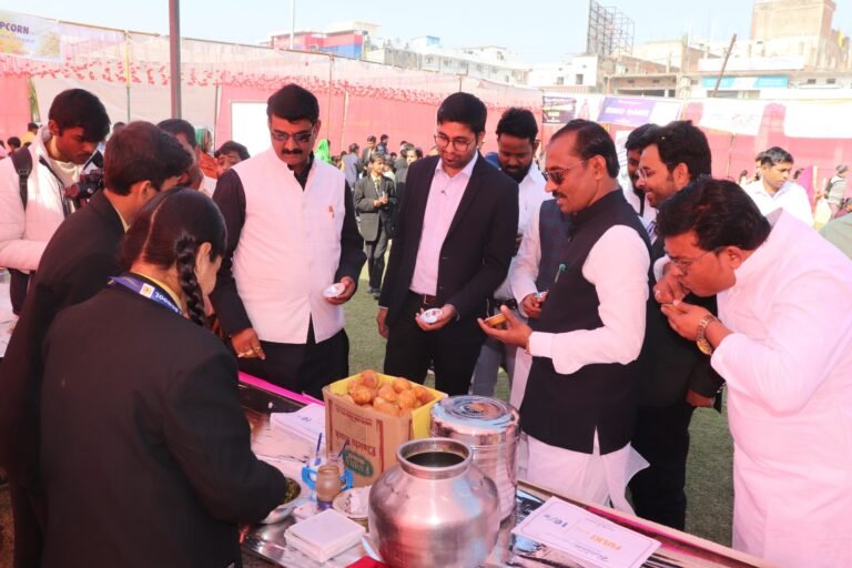 SINGRAULI - सन शाइन स्कूल ने वैढ़न रामलीला ग्राउण्ड में आयोजित किया फन फेयर बुलन्दी अगेन कार्यक्रम