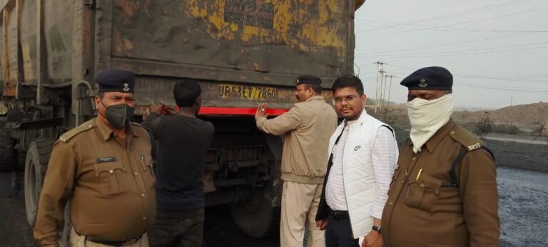 चेक प्वाइंट अनिमेष जैन की लगातार कार्यवाही जारी, हादसे में कमी लाने के लिए लगवा रहे रेडियम रिफ्लेक्टर