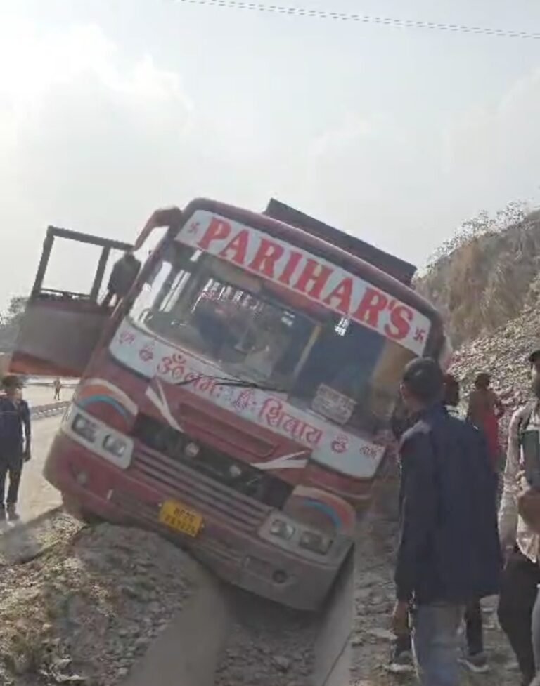 बस हुई हादसे की शिकार