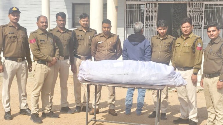 SINGRAULI - जिले की माडा पुलिस ने आज एक सेवानिवृत एनसीएल कर्मी को अफीम की अवैध खेती करने के आरोप में अफीम के 450 पौधे के साथ गिरफ्तार कर अवैध मादक पदार्थो के खिलाफ बड़ी कार्रवाई की है l