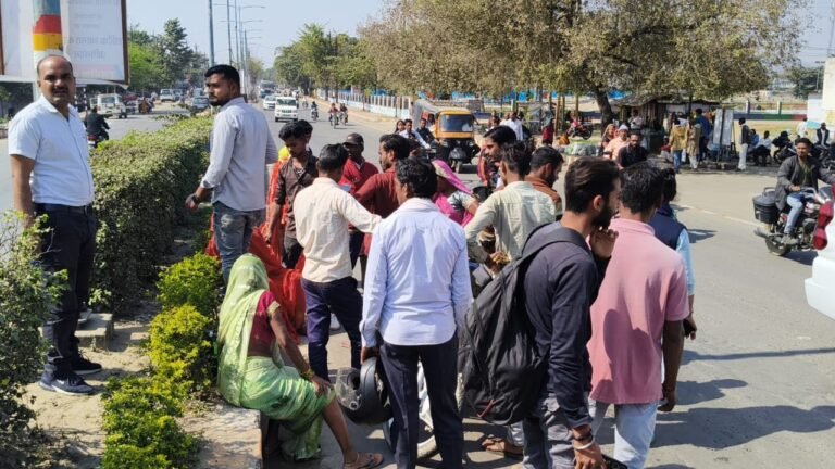 कलेक्टर कार्यालय के सामने 02 बाईक की भीडंत