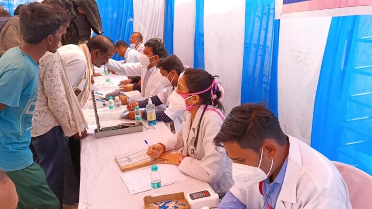 प्रधानमंत्री भारतीय जन औषधि केंद्र बैढ़न द्वारा निःशुल्क जन आरोग्य मेला एवं स्वास्थ्य परीक्षण शिविर का आयोजन