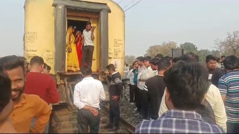 सिंगरौली से जबलपुर जा रही इंटरसिटी ट्रेन के डिब्बे हुए अलग, राहत बचाव कार्य जारी