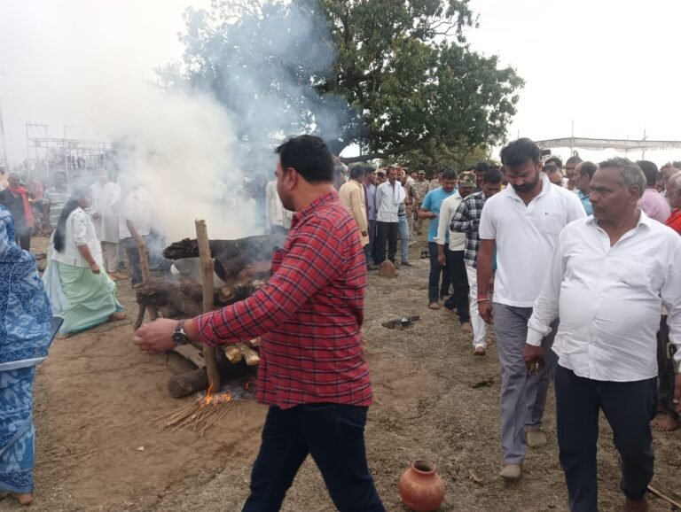 मऊगंज - ASI की मौत से गरमाई सियासत, पंच तत्व में विलीन हुए शहीद रामचरण गौतम