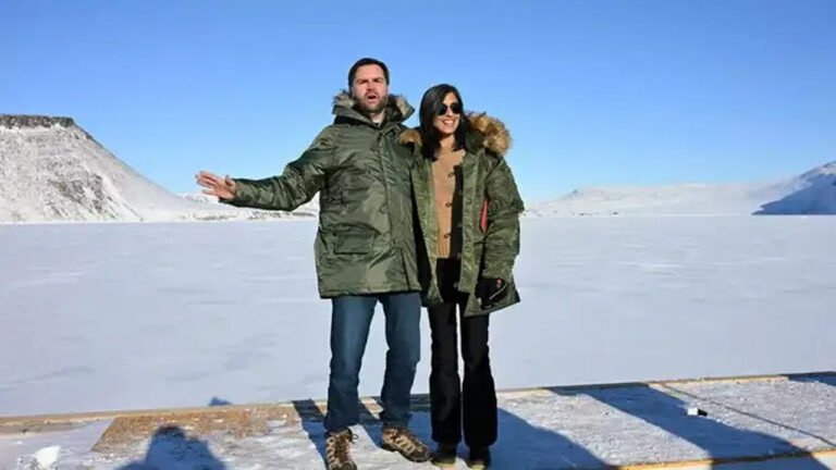 कुत्तों की रेस देखे बिना पत्नी के साथ अमेरिकी उपराष्ट्रपति को ग्रीनलैंड से क्यों भागना पड़ा...