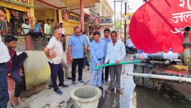 Singrauli- बेजुबान जानवरों के लिए नाद रखवाकर कराई गई पानी की व्यवस्था