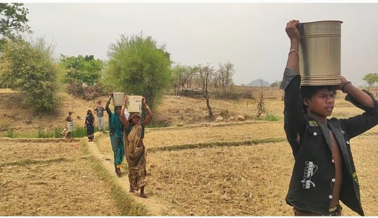 Singrauli- सिंगरौली के जोगियानी गांव में पानी की समस्या: आदिवासियों की बेबसी