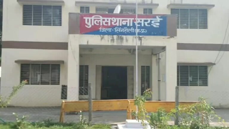 सिंगरौली - फांसी के फंदे पर लटकते मिली महिला