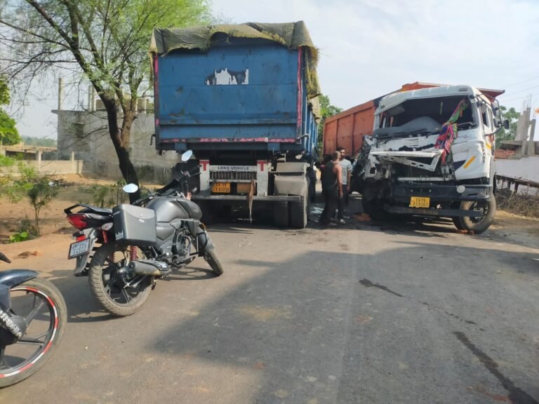 सरई में दो वाहनों में हुई टक्कर, खुला लम्बा जाम