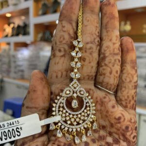 Gold maang tikka design: खूबसूरत गोल्ड मांग टीका डिज़ाइन देखे 4 Gold maang tikka design: खूबसूरत गोल्ड मांग टीका डिज़ाइन देखे