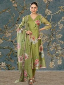 Kurta Set: गर्मियों में ट्राई करें ये खूबसूरत कुर्ता सेट डिजाइन