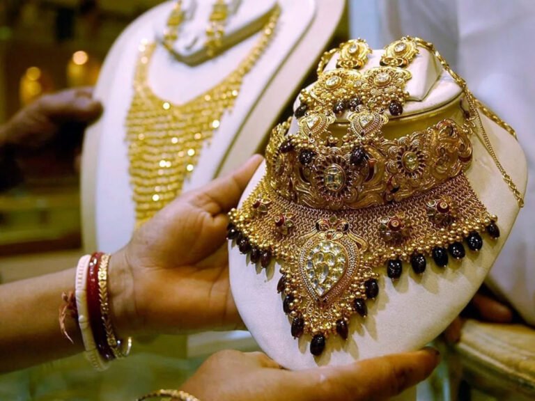 GOLD PRICE - दो हफ्ते के निचले स्तर पर पहुंचा रेट