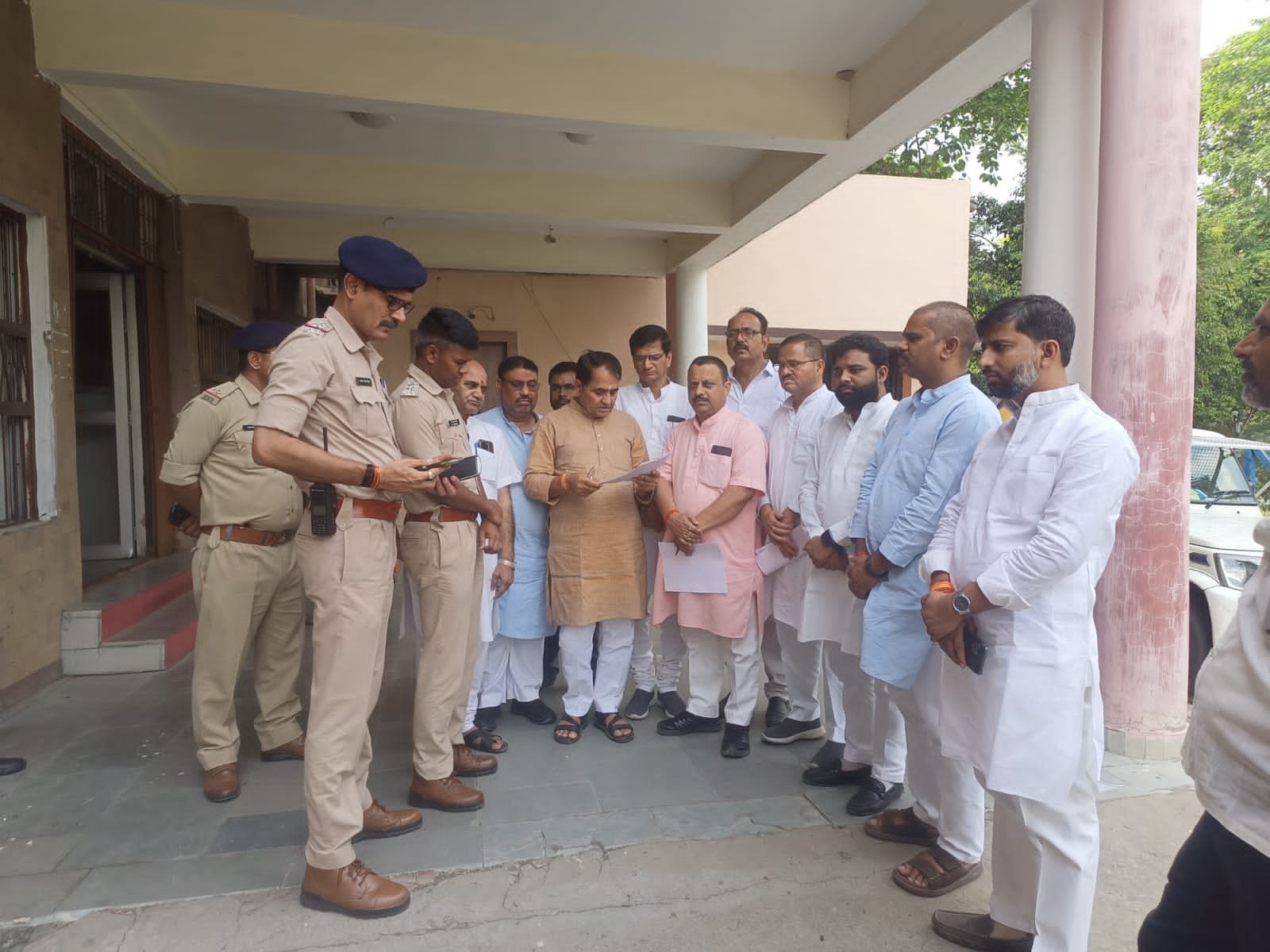 SINGRAULI - जिला कांग्रेस कमेटी सिंगरौली ग्रामीण एवं शहर के संयुक्त तत्वाधान मे विभिन्न स्थानीय मुद्दों को लेकर जिला कलेक्टर सिंगरौली एवं पुलिस अधीक्षक सिंगरौली के नाम ज्ञापन प्रस्तुत कर उचित, वैधानिक कार्यवाही की मांग की गई