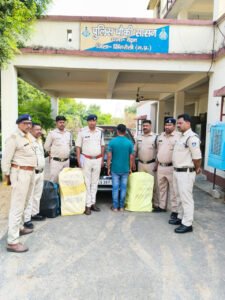 Singrauli news- अवैध शराब के विरूद्ध चौकी सासन पुलिस को मिली बड़ी सफलता 2 Singrauli news- अवैध शराब के विरूद्ध चौकी सासन पुलिस को मिली बड़ी सफलता