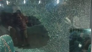 MP - भोपाल से दिल्ली जा रही शताब्दी एक्सप्रेस पर दो बार पथराव 1 MP - भोपाल से दिल्ली जा रही शताब्दी एक्सप्रेस पर दो बार पथराव