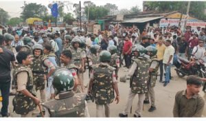 Singrauli -कचनी के पास हुआ सड़क हादसा, युवक की मौत, 5 घंटे से चल रहा हंगामा 1 Singrauli -कचनी के पास हुआ सड़क हादसा, युवक की मौत, 5 घंटे से चल रहा हंगामा