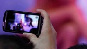 INDORE - मुंबई के गायक की इंदौर में हुई जमकर पिटाई, मामला अवैध सम्बन्ध से जुड़ा 1 INDORE - मुंबई के गायक की इंदौर में हुई जमकर पिटाई, मामला अवैध सम्बन्ध से जुड़ा