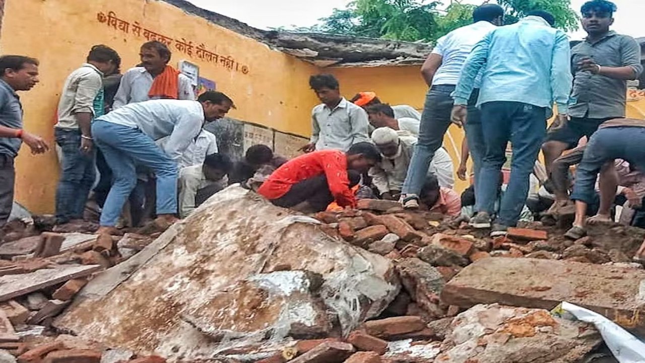 स्कूल की छत गिरी, मलबे में दबी 35 जिंदगियां और 7 मौत