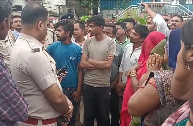 MP-सीधी में वनकर्मी ने फांसी लगाकर की आत्महत्या, सुसाइड नोट में अफसरों पर लगाए आरोप