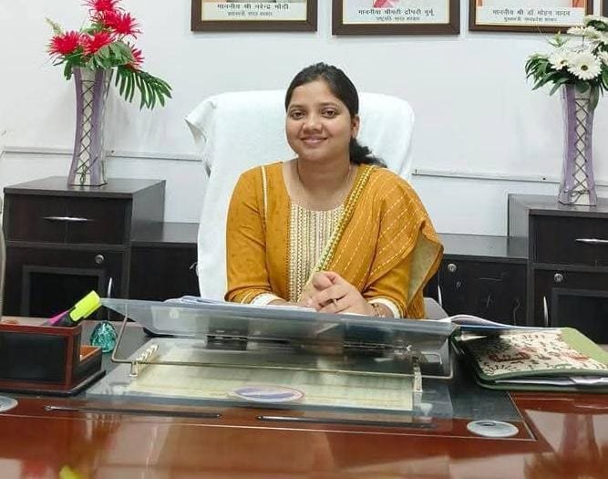 Singrauli - नारी शसक्तिकरण एवं जनजातीय गौरव दिवस के आमंत्रण -पत्र में जिला पंचायत अध्यक्ष का नाम तक नहीं