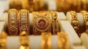Gold Rate Today: सोने की कीमत में आई गिरावट, फिर भी 1 लाख के पार पहुंचा आंकड़ा, क्या हैं लेटेस्ट रेट 4 Gold Rate Today: सोने की कीमत में आई गिरावट, फिर भी 1 लाख के पार पहुंचा आंकड़ा, क्या हैं लेटेस्ट रेट