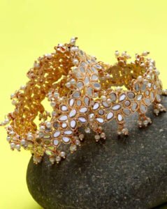 Bangles Design: सावन में ये लेटेस्ट बैंग्लस डिजाइन बढ़ा सकती हैं हाथाें की खूबसूरती