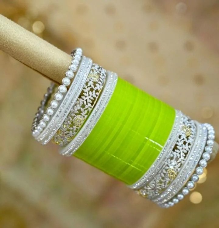 Green Punjabi Chura: हरियाली तीज पर पहनें ग्रीन चूड़ा के लेटेस्ट डिजाइन