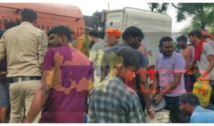 SINGRAULI : डीजल टैंकर पलटा, गैलन में डीजल भरने की लगी होड़