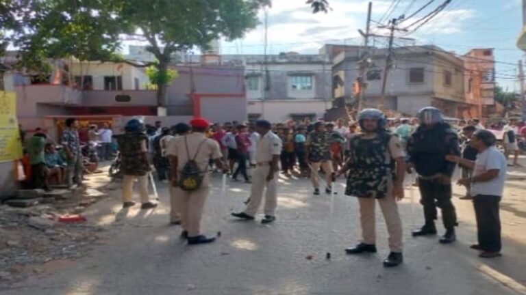 बिहार के कटिहार में... मुहर्रम जुलूस के दौरान उपद्रव, मंदिर पर पथराव के बाद जमकर बवाल