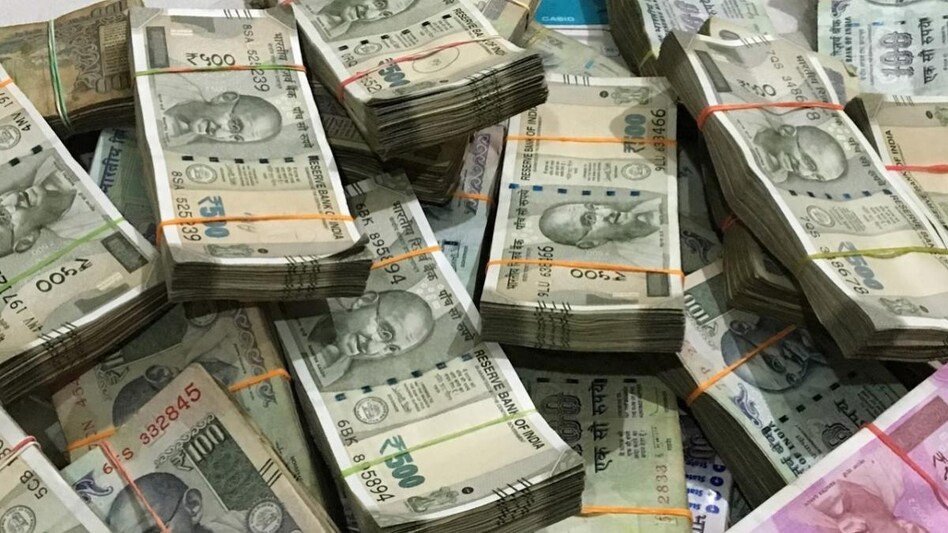 Singrauli - दामाद ने सास के खाते से 11 लाख रूपये कैश किया पार