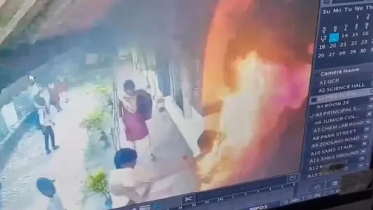 टीचर ने यौन संबंध का प्रेशर बनाया तो छात्रा ने उठाया खौफनाक कदम, कॉलेज में खुद को लगाई आग, 94% झुलसी