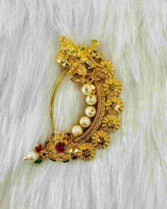 Gold Nath: त्योहारों के लिए खरीदें ऐसी सोने की नथ, 2025 के लेटेस्ट डिज़ाइन यहाँ देखें