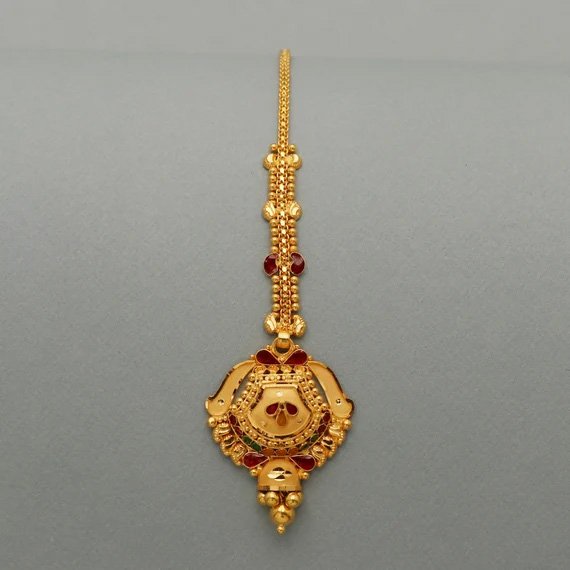 Gold Maang Tikka 2025 : ये मांग टीका डिजाइन आपकी बहु को आएगी पसंद, देगा रॉयल लुक