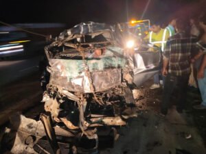 Yamuna Express - यमुना एक्सप्रेस-वे पर सड़क हादसा, ट्रक से टकराई कार, 6 की मौत 1 Yamuna Express - यमुना एक्सप्रेस-वे पर सड़क हादसा, ट्रक से टकराई कार, 6 की मौत