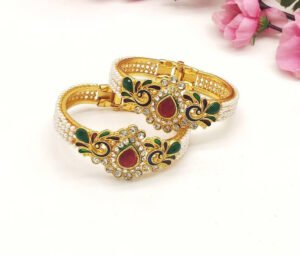 Green Bangles Design: हरी चूड़ियों की खूबसूरती बढ़ा देंगे ये खूबसूरत कंगन, देखें एक से एक डिज़ाइन