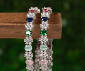 Bangles Designs: श्रावण में ये ट्रेंडी लाल-हरे रंग की चूड़ियाँ आपकी खूबसूरती में चार चाँद लगा देंगी